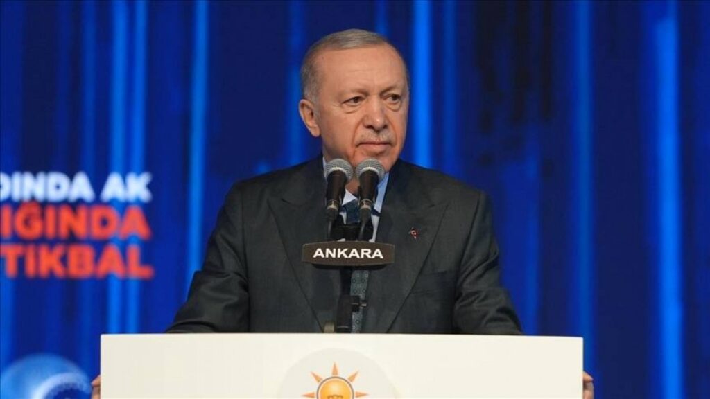 Erdoğan yeni anayasa için 10 hukukçu görevlendirdi