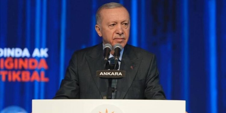 Erdoğan yeni anayasa için 10 hukukçu görevlendirdi