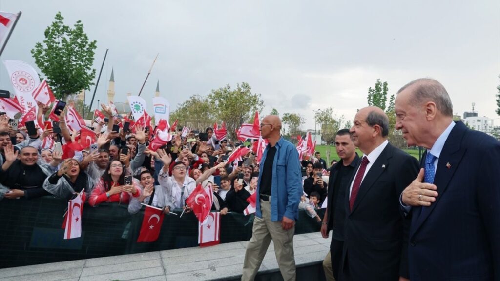 Erdoğan'ın Kıbrıs'taki açılışı için götürülenler dönüşte içki-sigara alışverişinde birbirine girdi