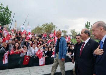 Erdoğan'ın Kıbrıs'taki açılışı için götürülenler dönüşte içki-sigara alışverişinde birbirine girdi