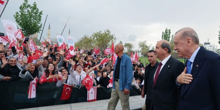 Erdoğan'ın Kıbrıs'taki açılışı için götürülenler dönüşte içki-sigara alışverişinde birbirine girdi