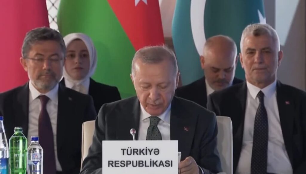 Erdoğan’ın konuşurken zorlandığı anlar dikkat çekti