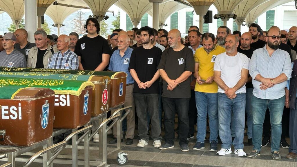 Eski Diyarbakırspor Teknik Direktörü ve öğretmen Nazmi Tahincioğlu, son yolculuğuna uğurlandı