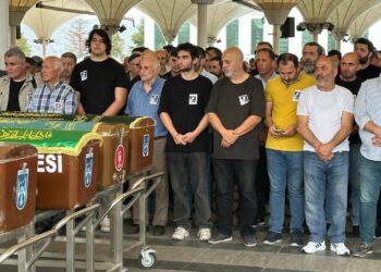 Eski Diyarbakırspor Teknik Direktörü ve öğretmen Nazmi Tahincioğlu, son yolculuğuna uğurlandı