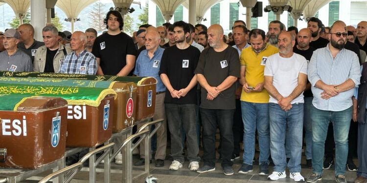 Eski Diyarbakırspor Teknik Direktörü ve öğretmen Nazmi Tahincioğlu, son yolculuğuna uğurlandı