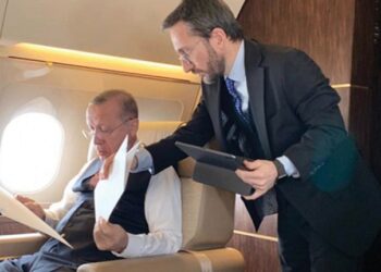 Fahrettin Altun: Özgür Özel bizi meydanlarda yuhalatıp sindirmeye çalışıyor