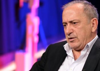 Fatih Altaylı Açıkladı: Gece Yarısı Pankartlı Tehdit