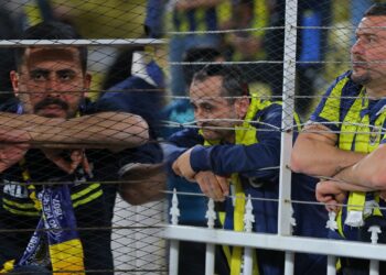 Fenerbahçe Taraftarından Beşiktaş Derbisinde Büyük Tepki: 'Ali Koç İstifa' Sesleri Yükseldi