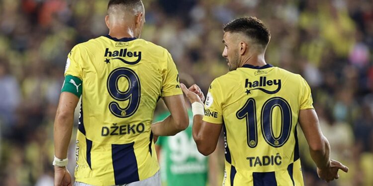 Fenerbahçe'den Kaptanlarına Tartışmalı Veda! Taraftardan Tepki Yağdı