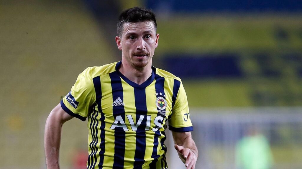 Fenerbahçeli Futbolcu Mert Hakan Yandaş Ameliyat Oldu