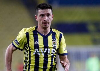 Fenerbahçeli Futbolcu Mert Hakan Yandaş Ameliyat Oldu
