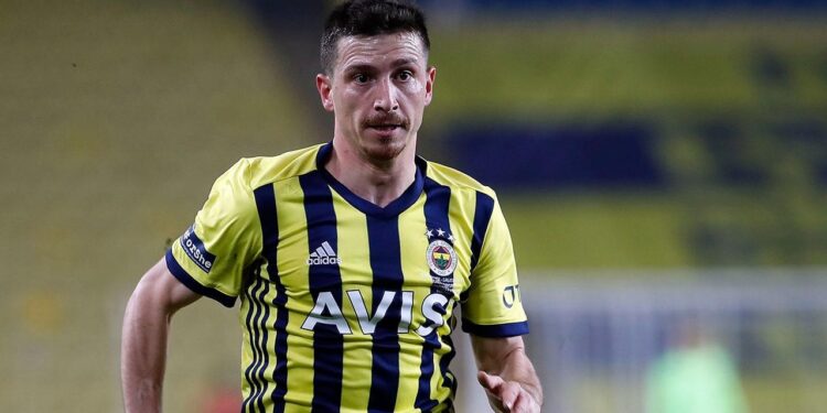 Fenerbahçeli Futbolcu Mert Hakan Yandaş Ameliyat Oldu