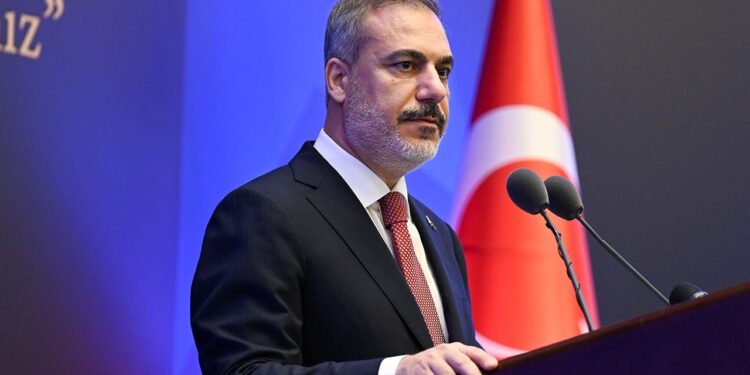 Füze Saldırısı Sonrası Türkiye'den İlk Temas: Bakan Hakan Fidan, Pakistanlı Mevkidaşı ile Görüştü
