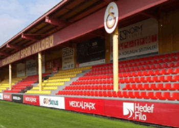 Galatasaray Ertelemeyi Resmen Duyurdu: Kimse Bunu Beklemiyordu