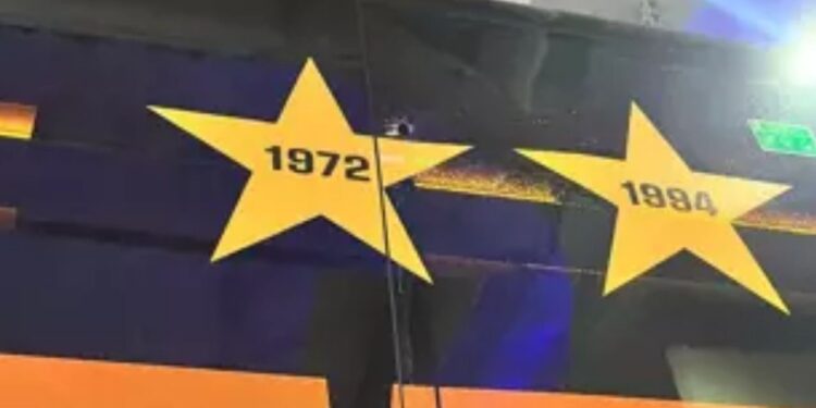 Galatasaray Otobüsüne Taşlı Saldırı