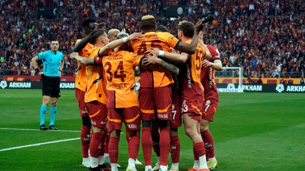 Galatasaray’dan Gol Fırtınası: Sivasspor'u 4 Golle Geçti, Zirvede Fark 8'e Çıktı