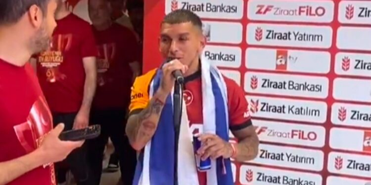 Galatasaraylı Lucas Torreira: Okan Buruk İstifa
