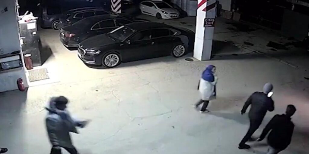 Görüntüler ortaya çıktı: Kartalkaya'da müşterileri değil araçları kurtarmışlar