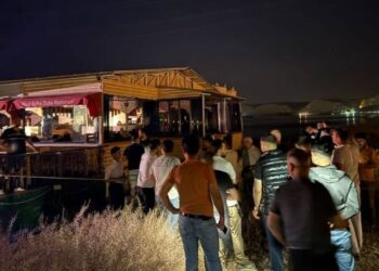 Halatları Koptu, Nehirde Sürüklendi! Duba Restoranda Büyük Panik