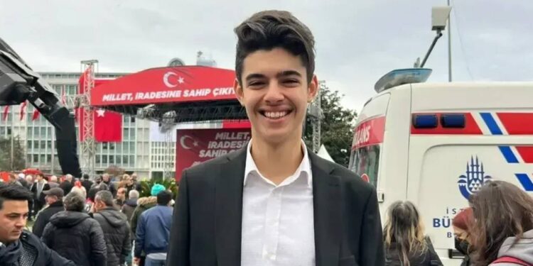 “Her şey çok güzel olacak” sloganının mimarı Berkay Gezgin, 19 Mayıs’ta seslendi: Umutsuzluğu aşacağız