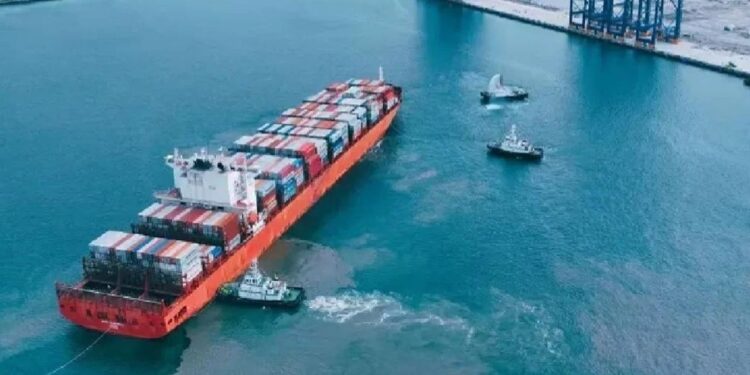 Hindistan'da Konteyner Gemisi Battı