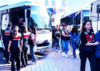 İBB'ye 3. dalga operasyonda gözaltına alınan 20 kişi adliyeye sevk edildi