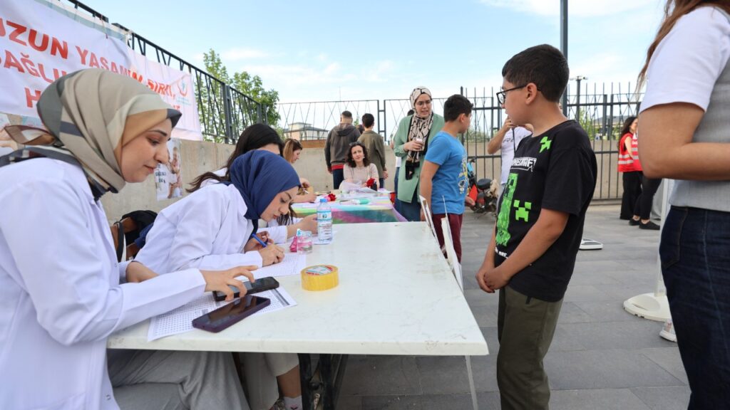 Iğdır'da Vatandaşlara Boy ve Kilo Ölçümü Yapıldı