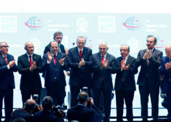 İktidar, uzun yıllar iş verdiği kendine en yakın firmaları bile yemekte bir beis görmüyor