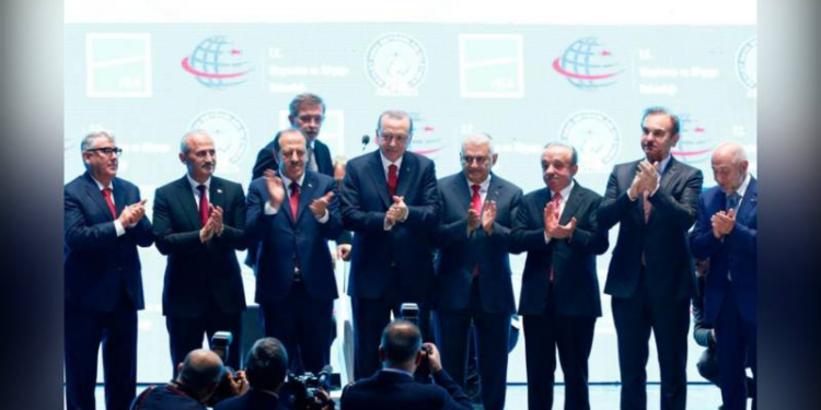 İktidar, uzun yıllar iş verdiği kendine en yakın firmaları bile yemekte bir beis görmüyor