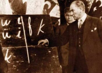 "İktidar yanlısıyım" diyen Akit yazarı Günaydın, eğitim sisteminde Atatürk'ün varlığından 'rahatsız' olduğunu açıkladı