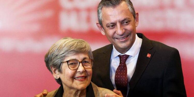 İmamoğlu'ndan Sırrı Süreyya Önder'in annesine; Özgür Özel'den 32 anneye telefon