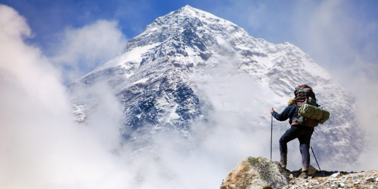 İngiliz dağcılardan oluşan "Xenon" isimli grup, Everest'in zirvesine ulaştı