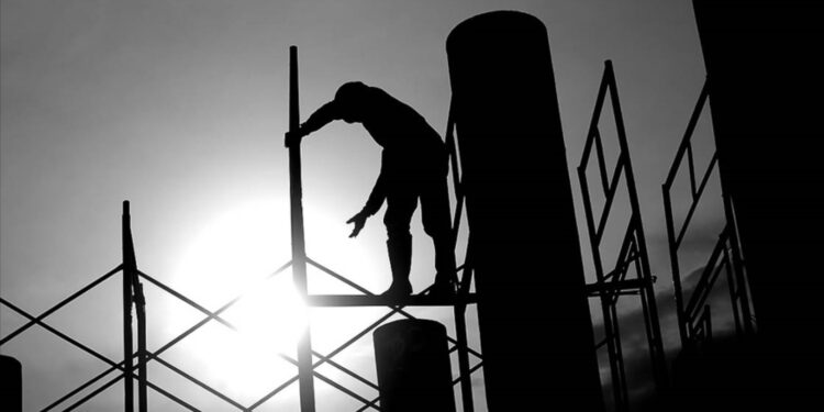 İngiltere'de hizmet sektörü aktivitesi nisanda, Ekim 2023'ten beri ilk kez düşüş gösterdi