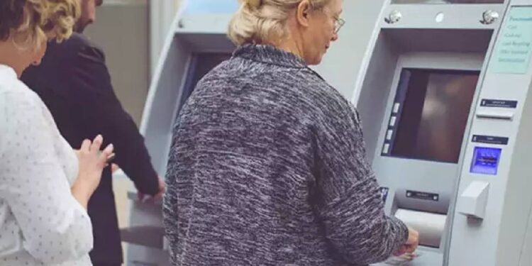 İş Bankası Emekli Promosyonlarını Mayıs Ayı İçin Açıkladı! SSK, BağKur ve Tüm Emekliler Dikkat