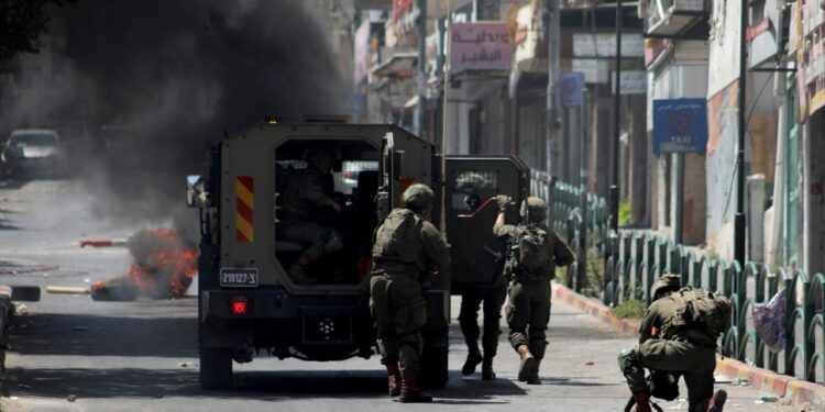 İsrail, Batı Şeria’da Biri Kadın 8 Kişiyi Gözaltına Aldı