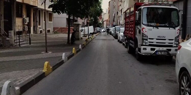 İstanbul'da Dehşete Düşüren Olay! Anne ve Babasını Bıçakladı