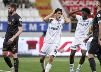 İstanbul'da Kazanan Yok! Trabzonspor ile Kasımpaşa Berabere Kaldı