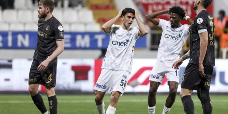 İstanbul'da Kazanan Yok! Trabzonspor ile Kasımpaşa Berabere Kaldı