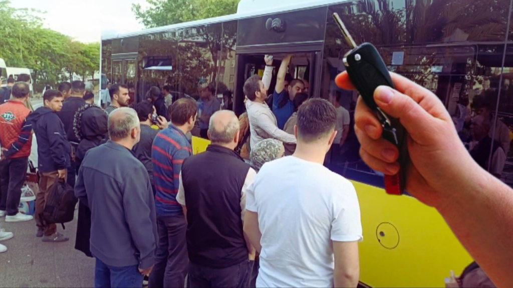 İstanbul'da Yola Çıkacaklar Dikkat: Halk Otobüsleri Kontak Kapattı, Duraklarda Kuyruk Oluştu