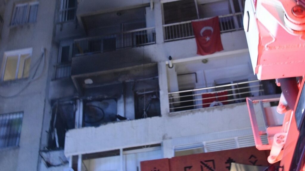İzmir'de Feci Olay! Doğal Gaz Bomba Gibi Patladı, 4 Yaralı
