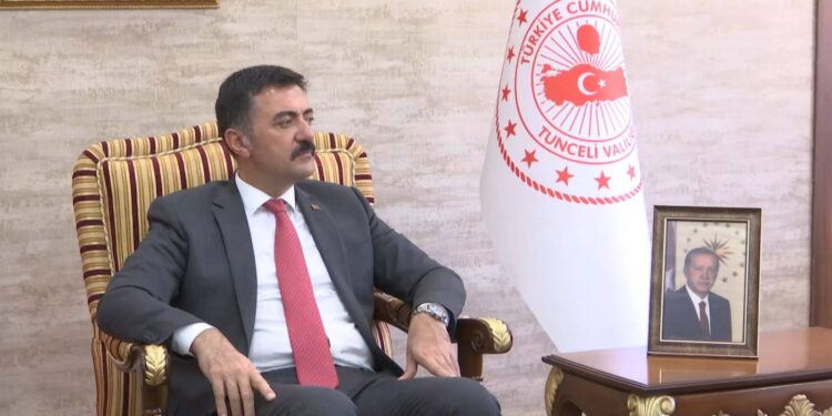 Kayyım olan Tunceli Valisi Bülent Tekbıyıkoğlu, merkeze çekilmek için dilekçe verdi