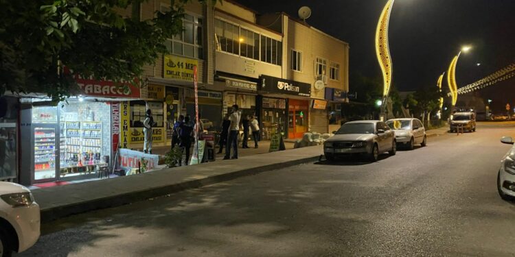 Kocaeli’de Akılalmaz Olay! İş Yerinde Unutuldu, Camdan İnmek İsterken Metrelerce Yüksekten Düştü