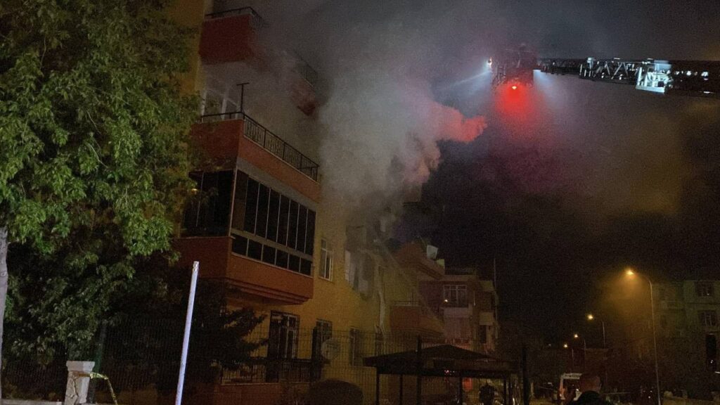 Konya'da Doğal Gaz Patlaması! Binayı Alevler Sardı: 1'i Ağır, 12 Yaralı