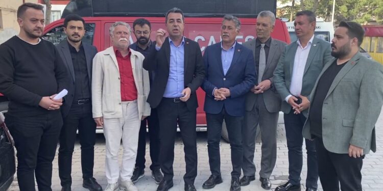 Konya'da miting çalışması yapan CHP yöneticilerine silahlı saldırı