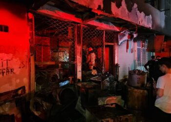 Küçükçekmece’de Beyaz Eşya Deposunda Yangın