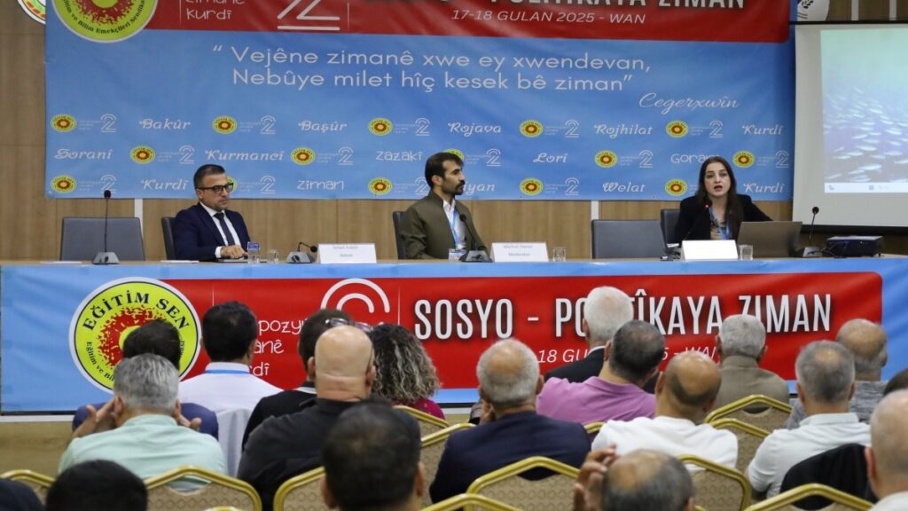 Kürt Dili Sempozyumu'nda siyasete eleştiri