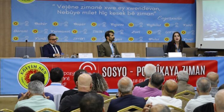 Kürt Dili Sempozyumu'nda siyasete eleştiri