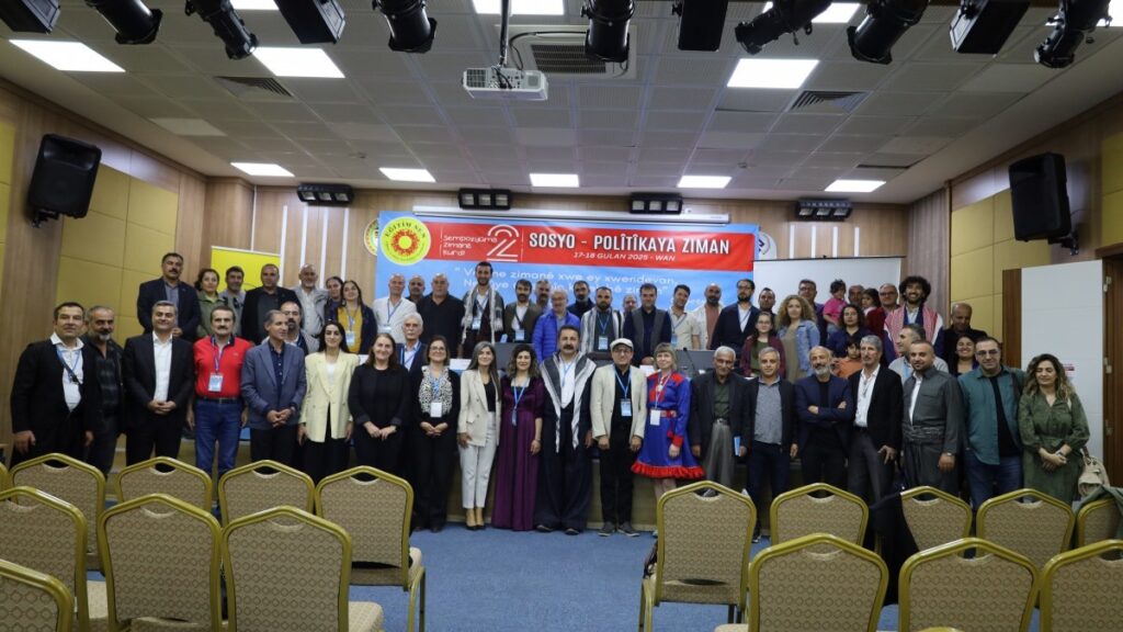 Kürt yazarlar: Çözüm için Kürtçe resmi dil statüsüne kavuşturulmalı