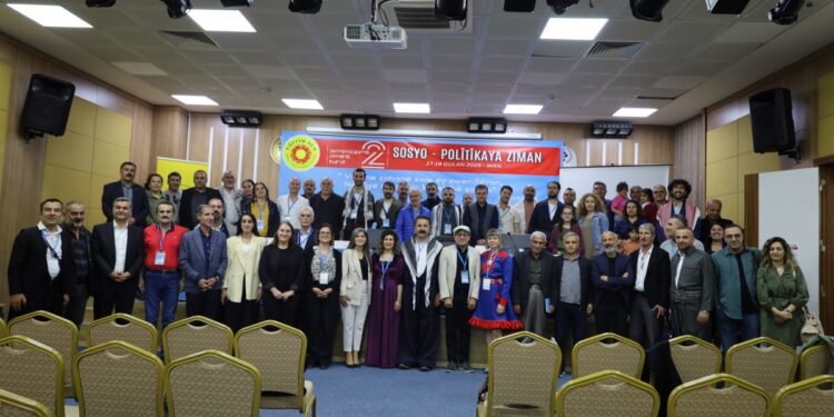 Kürt yazarlar: Çözüm için Kürtçe resmi dil statüsüne kavuşturulmalı