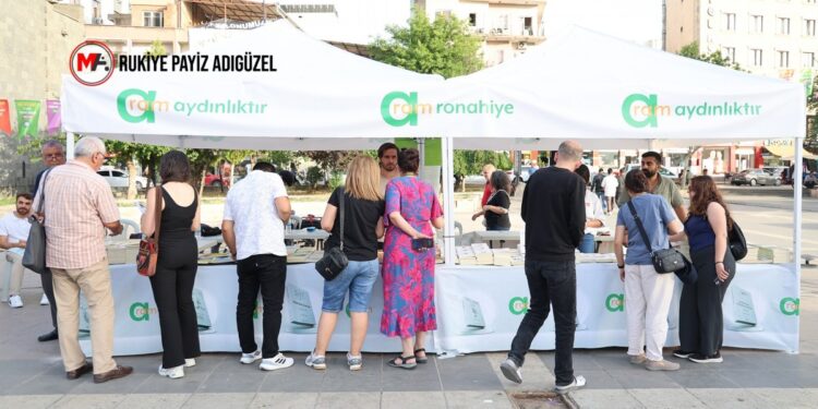 Kürtçe Kitap Günleri sürüyor: Her yerde yapılmalı